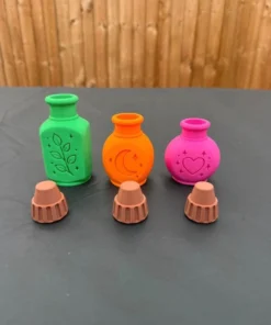 Kleine flesjes voor sensorisch spel door Colourful Play.